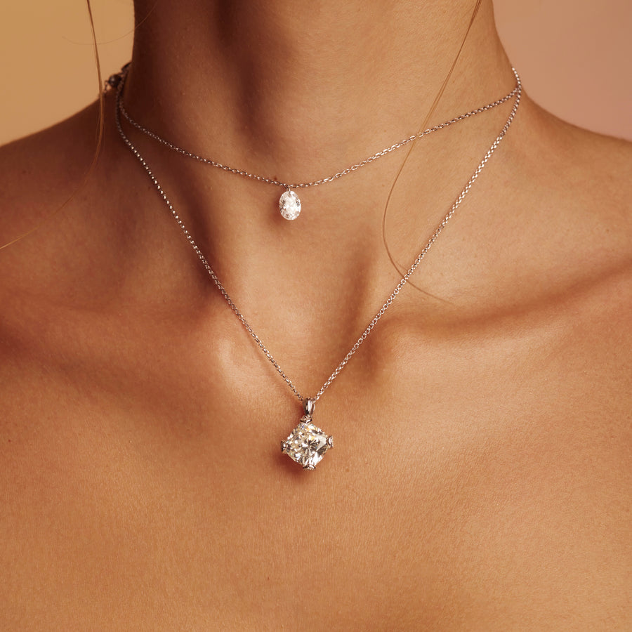 QUEEN Pendant Necklace (Silver)