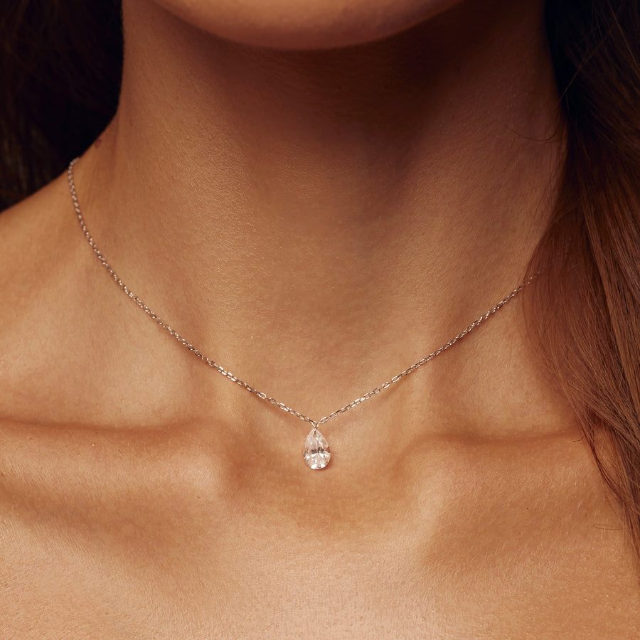 AMRITA PEAR Pendant Necklace (Silver)