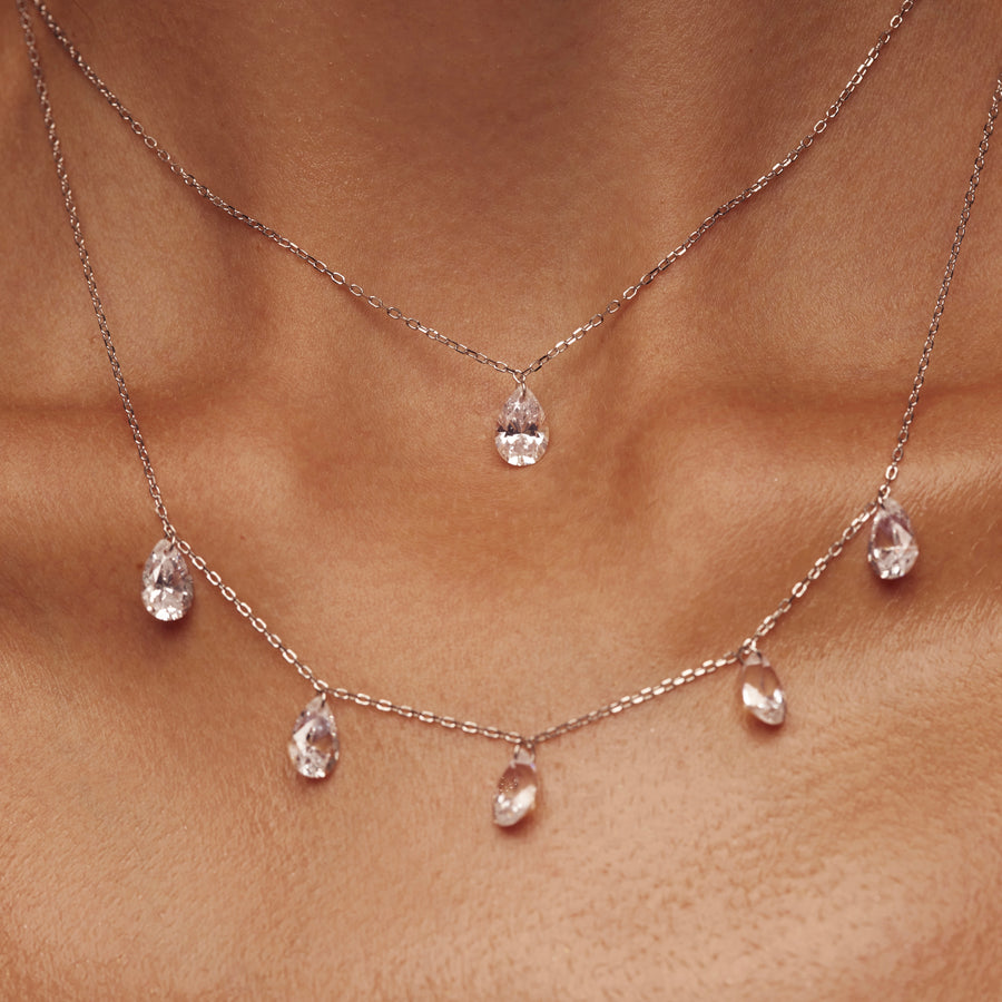 AMRITA PEAR Pendant Necklace (Silver)